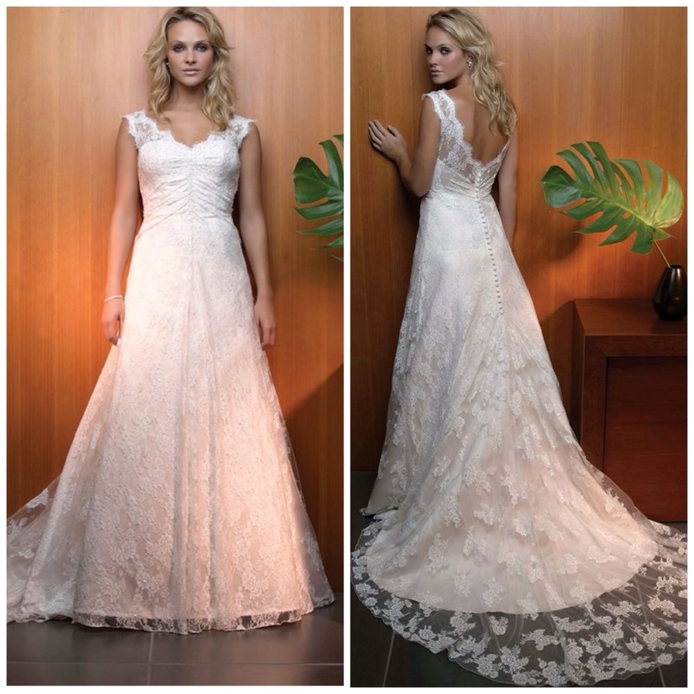 Casablanca Bridal Elegant Sleeveless Lace Beaded Wedding Dress Champagne Size 4